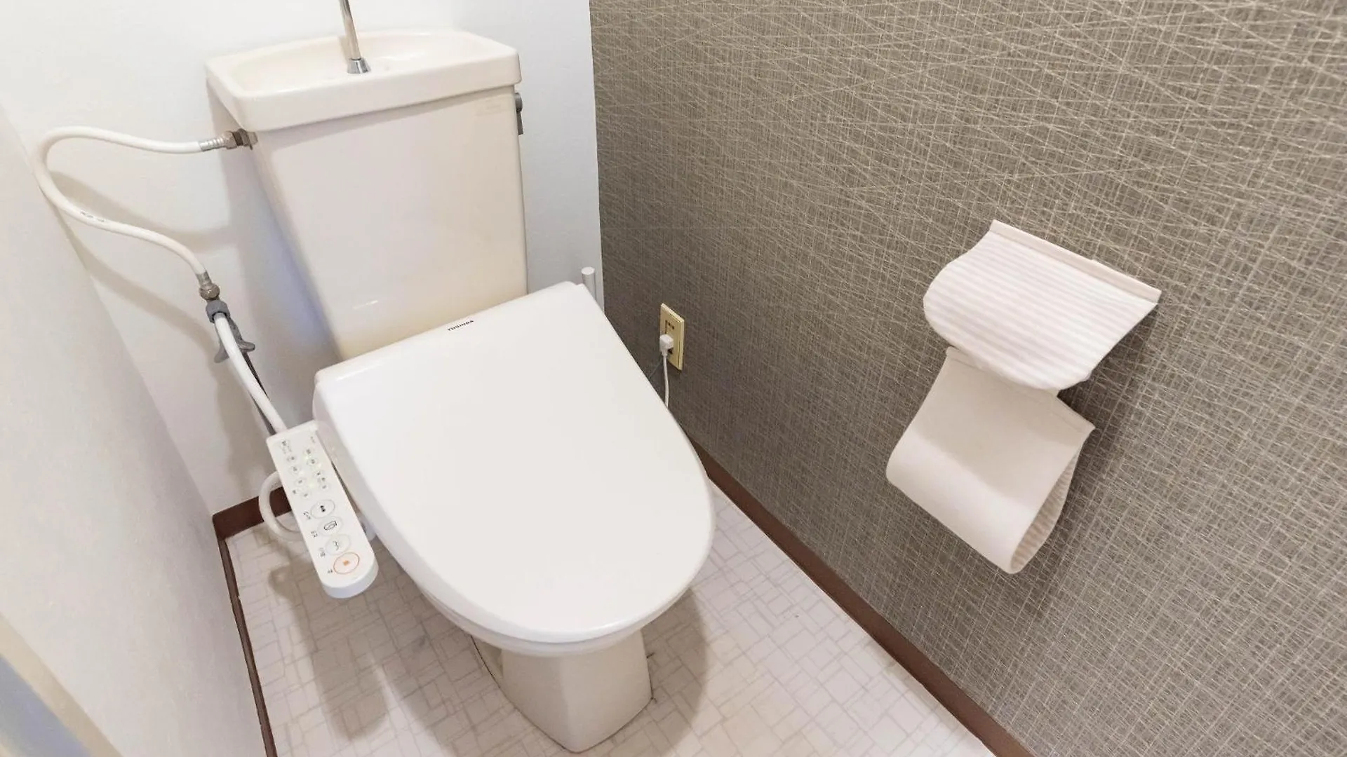 Bijou Suites Pine Brook 405 Osaka Apartment