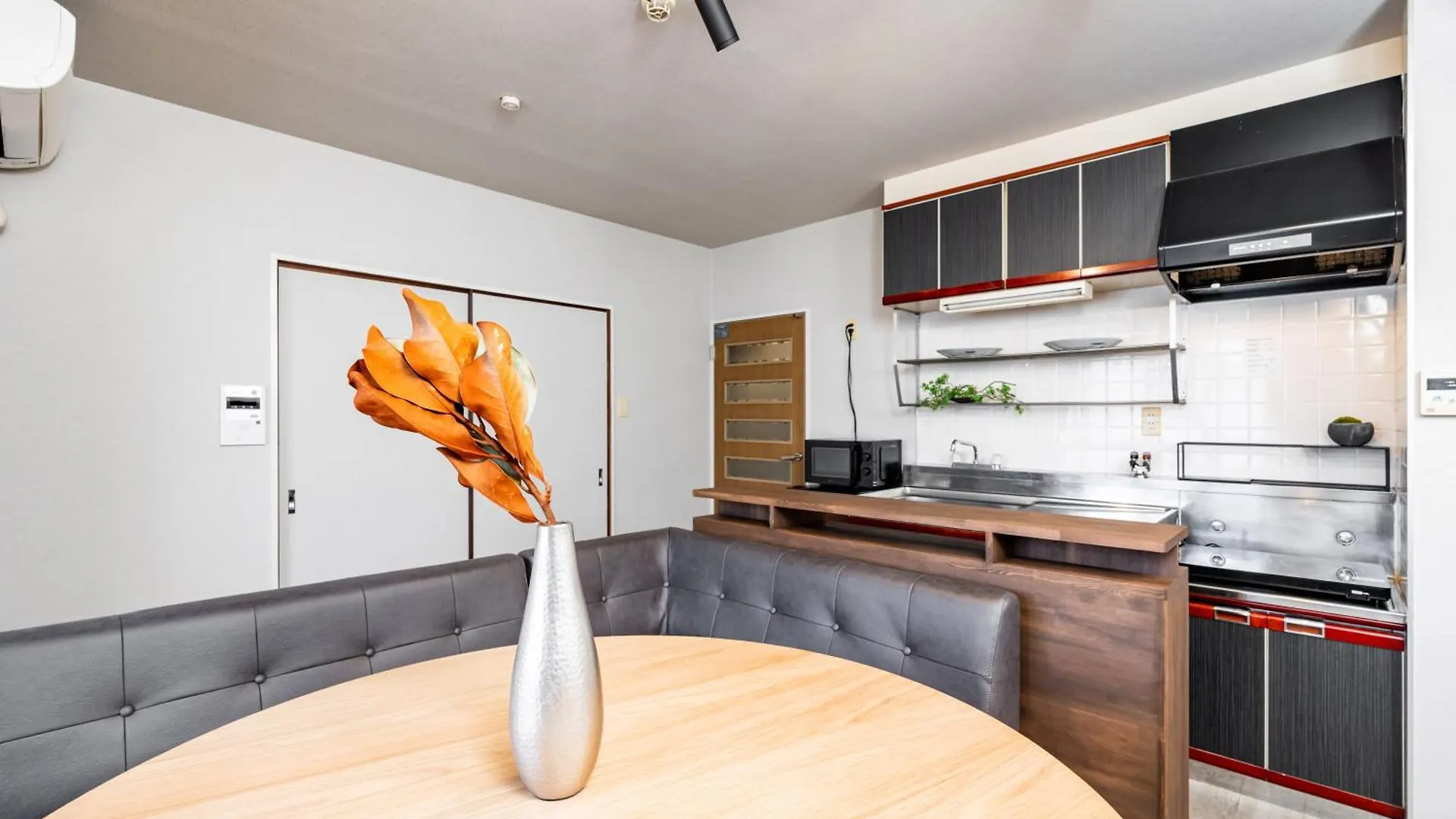 Bijou Suites Pine Brook 405 Osaka Apartment